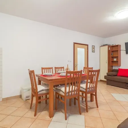 Appartamento With Parking Space - 16768 Vir
