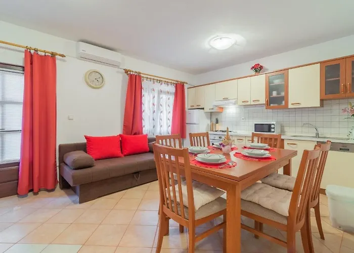 Appartamento With Parking Space - 16768 Vir